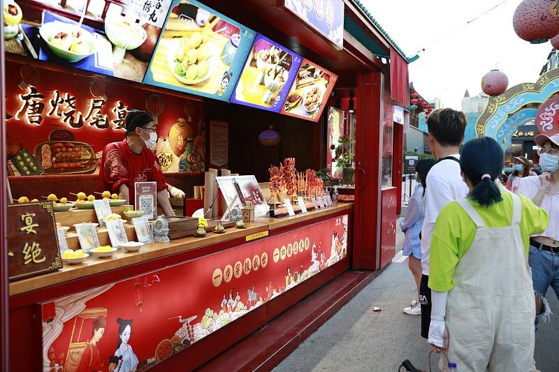 ナイトエコノミーを活性化させる大唐不夜城の特色溢れるパフォーマンス　陝西省西安