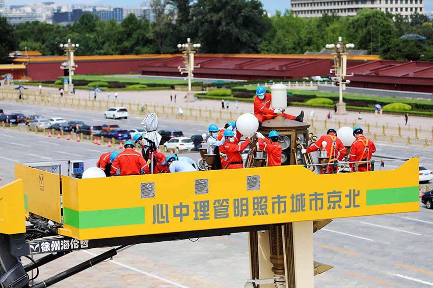 天安門広場(chǎng)と長(zhǎng)安街で街路燈253基の「身體検査」開始　北京