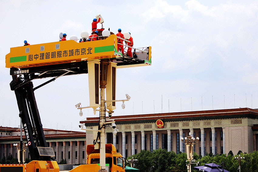 天安門広場と長安街で街路燈253基の「身體検査」開始　北京