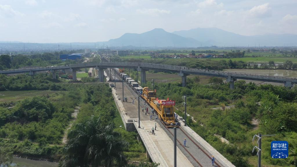 インドネシア?ジャカルタ-バンドン高速鉄道が軌道敷設(shè)開始