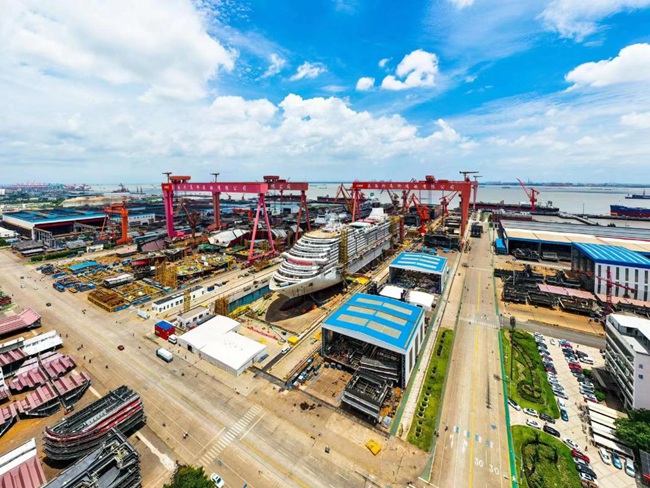 中國の國産初の大型クルーズ客船、「心臓」が動き出す