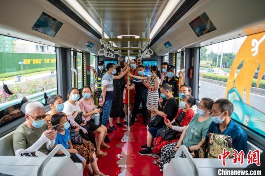 「スマートレール電車」が乗客乗せて試運(yùn)転スタート　四川省成都
