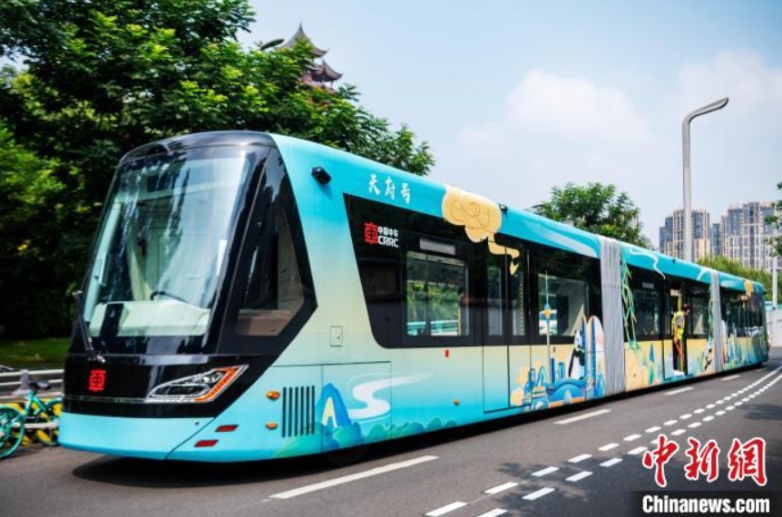 「スマートレール電車」が乗客乗せて試運(yùn)転スタート　四川省成都