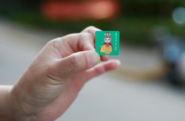 PCRを済ませた人に配布される「嬴政」シール。