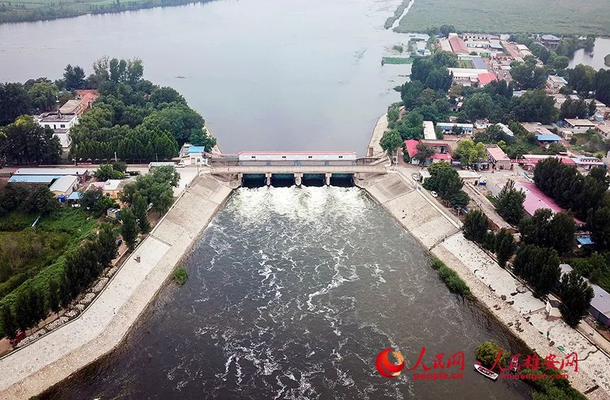 雄安新區(qū)スタート區(qū)を囲う堤防の主體工事がほぼ完成　河北省