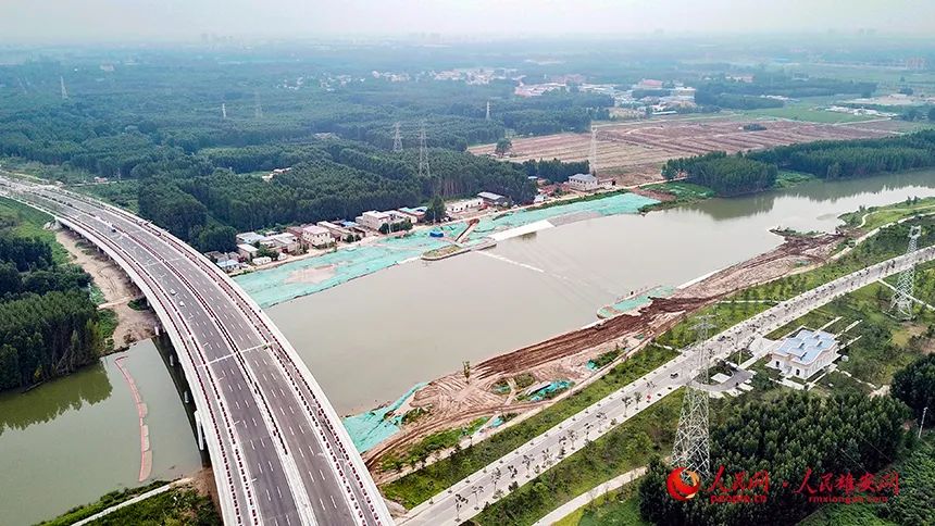 雄安新區(qū)スタート區(qū)を囲う堤防の主體工事がほぼ完成　河北省
