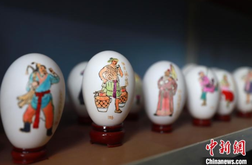 「卵彫刻」を続けて20年の70代男性　河北省肥郷