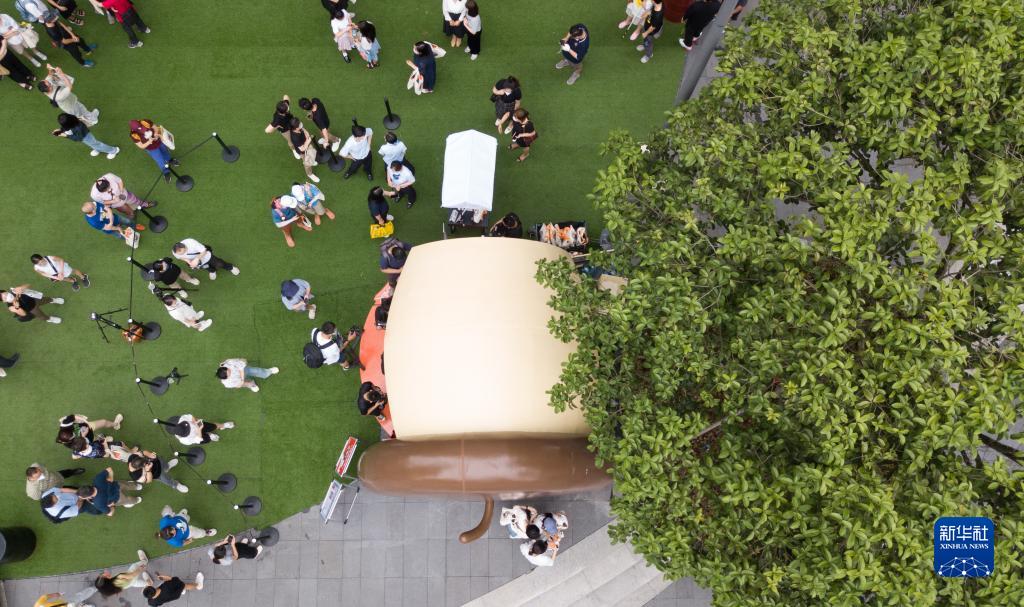 視覚障がい者が運営する「盲人カフェ」がプレオープン　上海