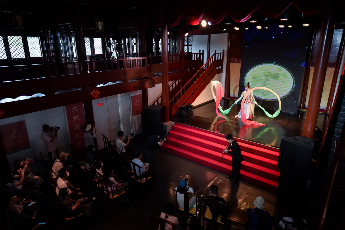 7月19日、北京顔料會館で披露された中國伝統(tǒng)舞踴（撮影?陳鐘昊）。