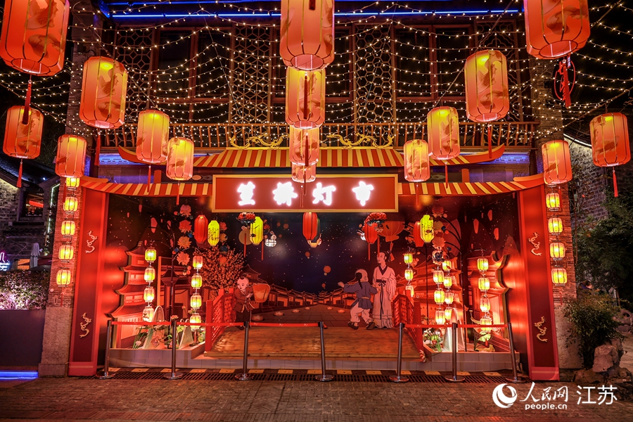 活況見(jiàn)せる江蘇省南京市熙南里のナイトマーケット