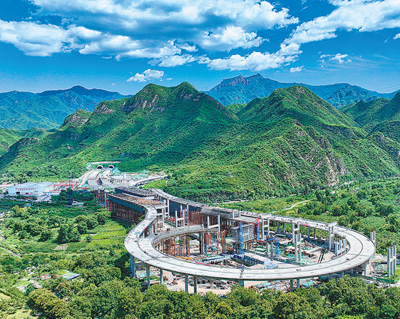 北京と河北を結(jié)ぶ新ルート　夏に急ピッチで進む施工工事