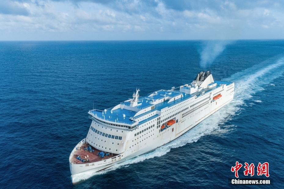 7月16日、伶仃洋で試験航海を行う船舶（ドローンによる撮影、寫真提供?広船國際）。