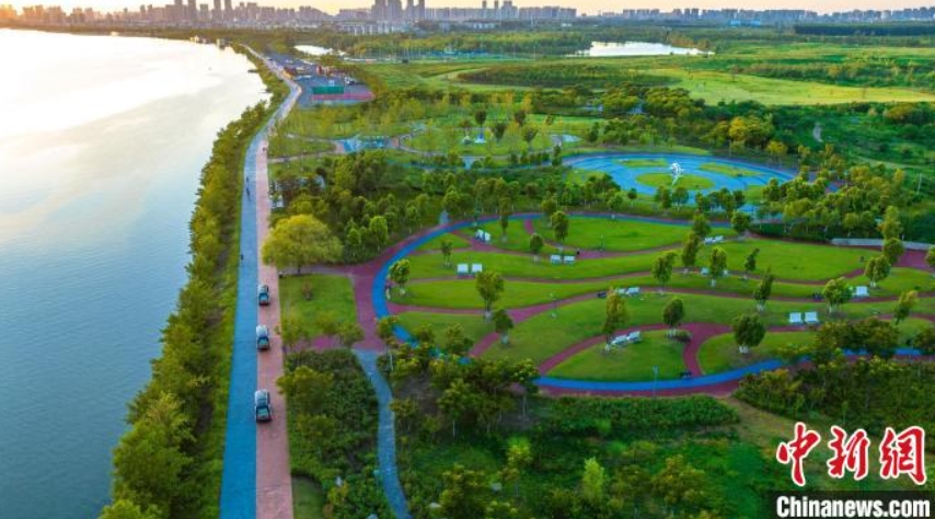 無人運(yùn)転観光カー登場　湖北省襄陽市