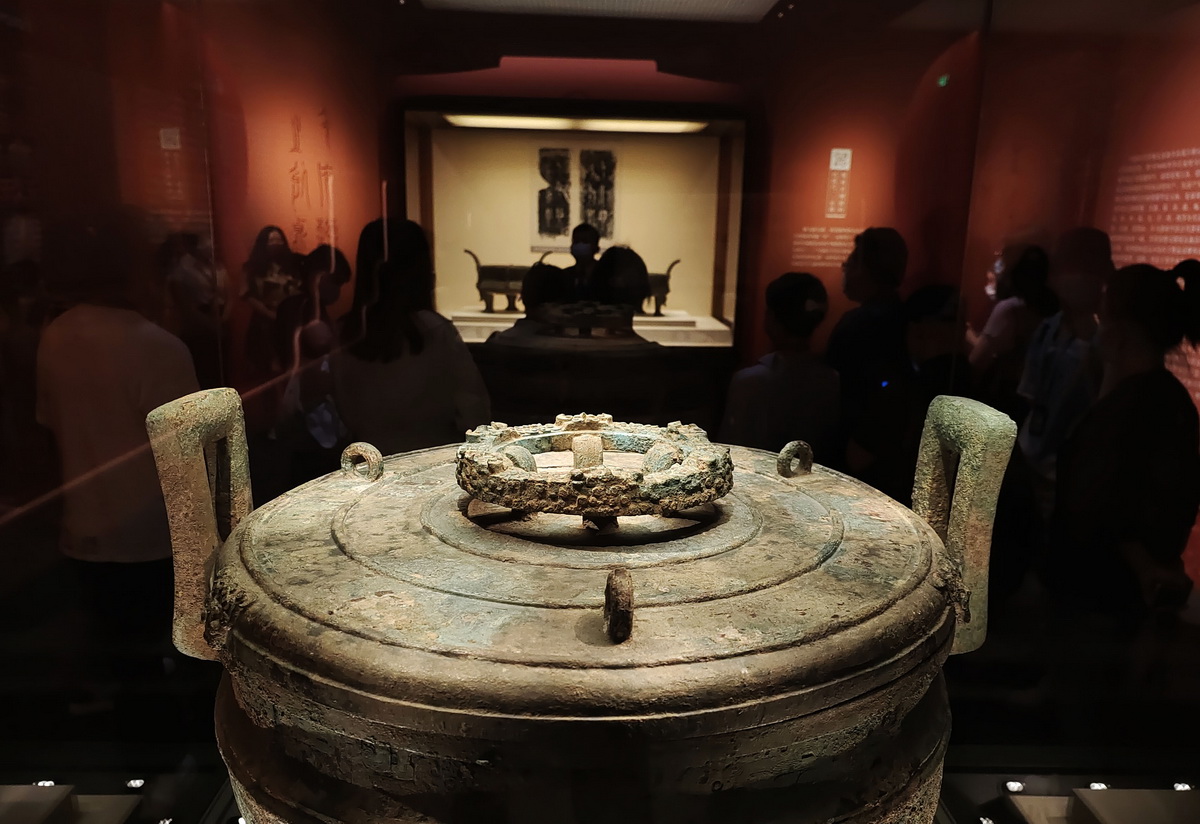 展示されている中國(guó)の蔡侯青銅鼎（7月26日撮影?金良快）。