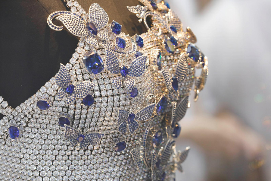 消費財博覧會を華やかな煌めきで彩るハイジュエリー　海南省?？?></a></td></tr><tr><td class=