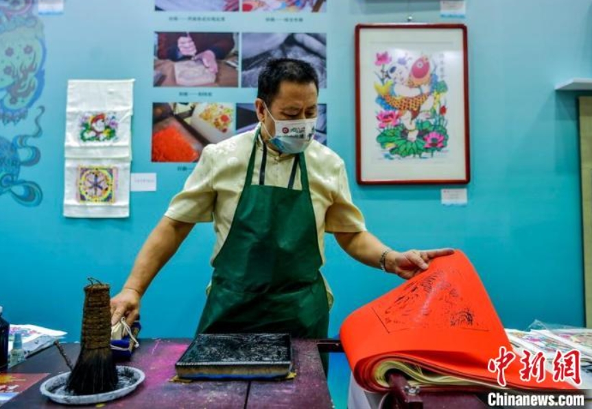 2022年新疆ペアリング支援19省?市無(wú)形文化遺産展がウルムチで開幕