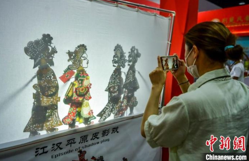 2022年新疆ペアリング支援19省?市無形文化遺産展がウルムチで開幕