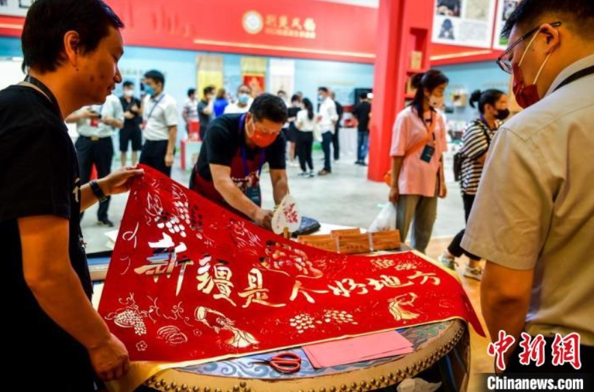 2022年新疆ペアリング支援19省?市無形文化遺産展がウルムチで開幕