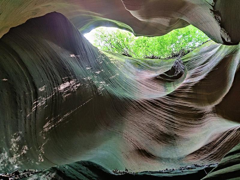 8月1日、思わず見る者を虜にするような美しい風(fēng)景が広がる陝西省延安市甘泉県の雨岔大峽谷（寫真著作権はCFP視覚中國が所有のため転載禁止）。