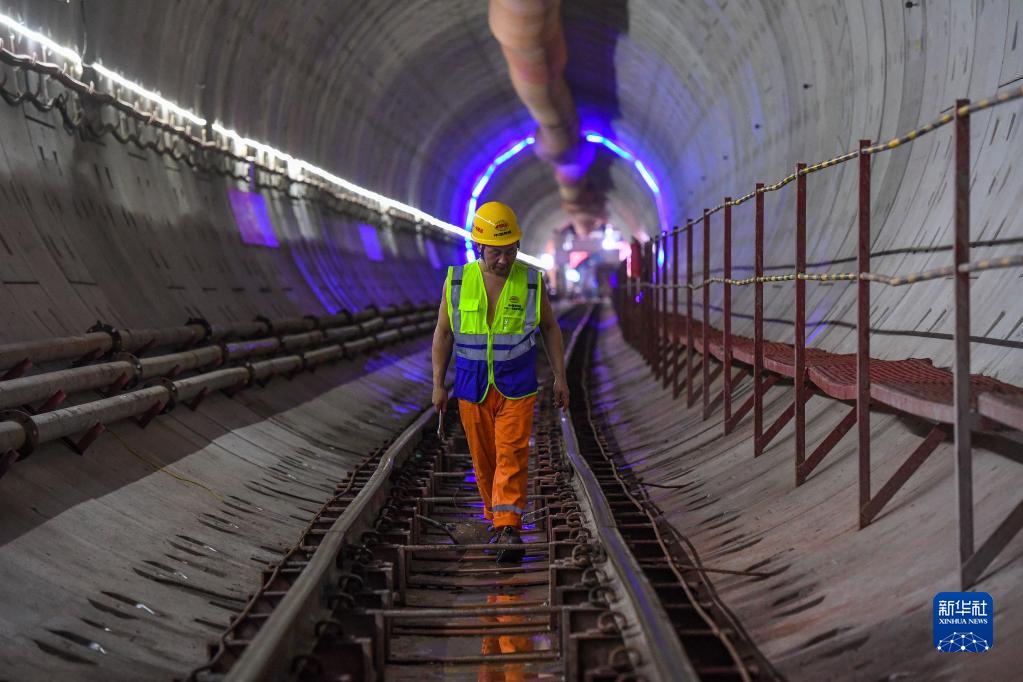 広州地下鉄10號線、珠江を通り抜ける
