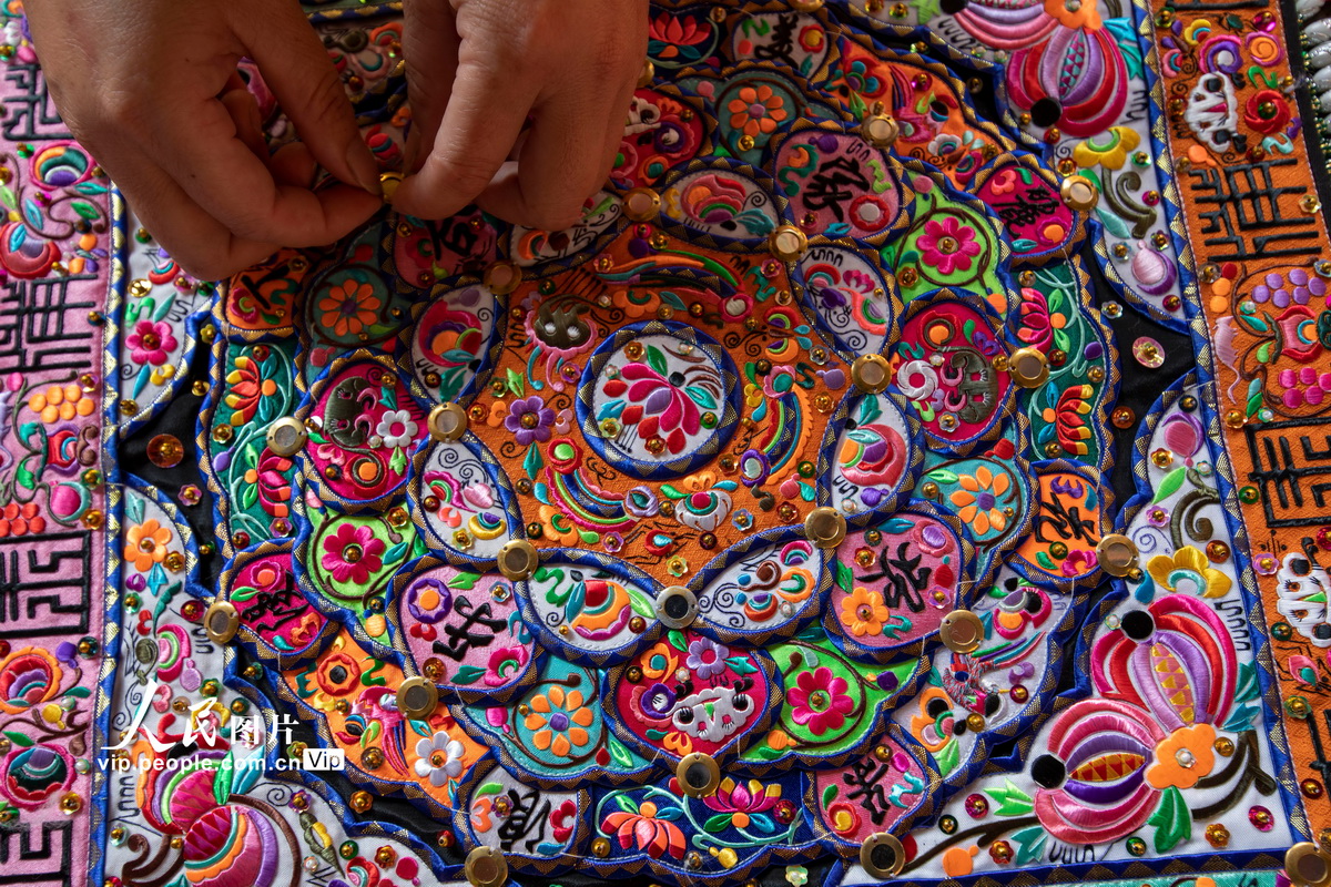 刺繍の技を競(jìng)うコンテスト開催　貴州省従江