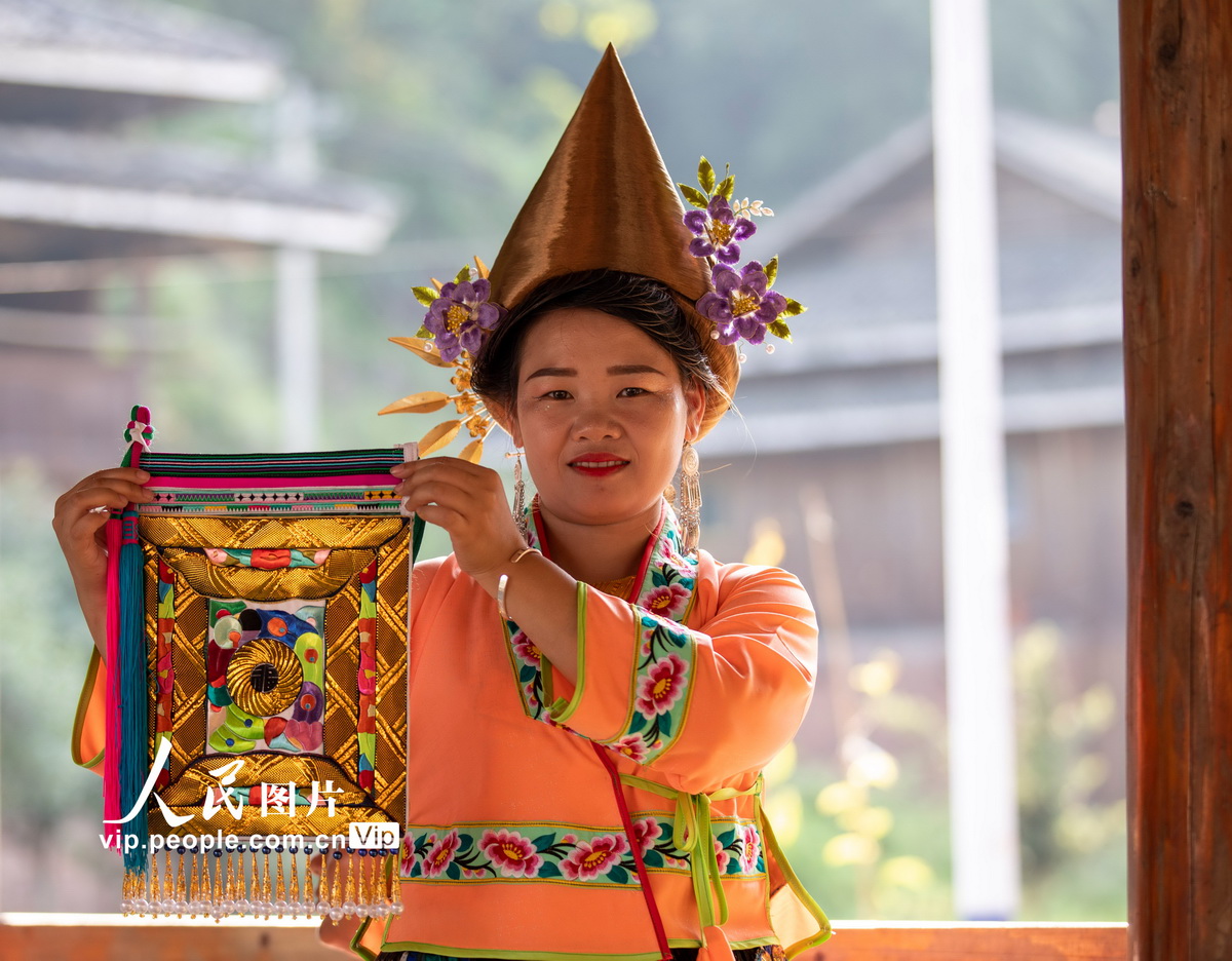 刺繍の技を競うコンテスト開催　貴州省従江