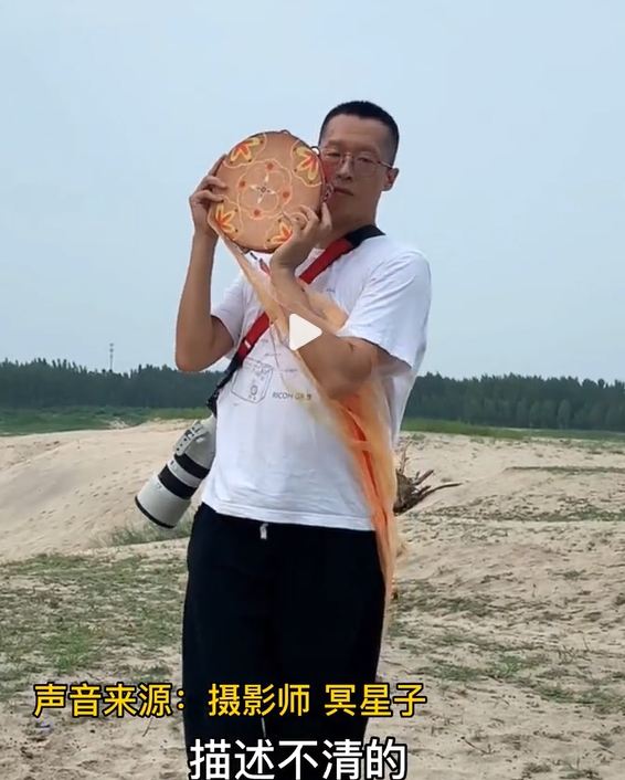 ポージング指導(dǎo)がすごすぎるカメラマンが話題に　河北省