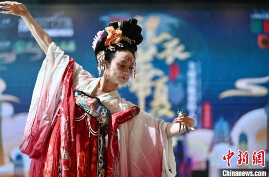 煌びやかな漢服姿を競う！世界漢服モデルコンテスト香港地區(qū)大會