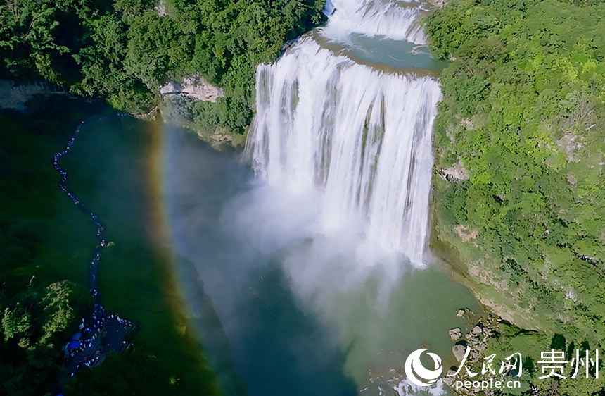 黃果樹瀑布を「飛行して」眺める　貴州