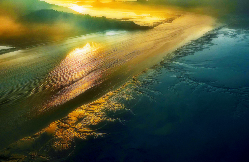 カラフルな黃河の流れ　河南省河洛