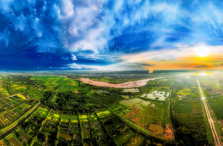 カラフルな黃河の流れ　河南省河洛