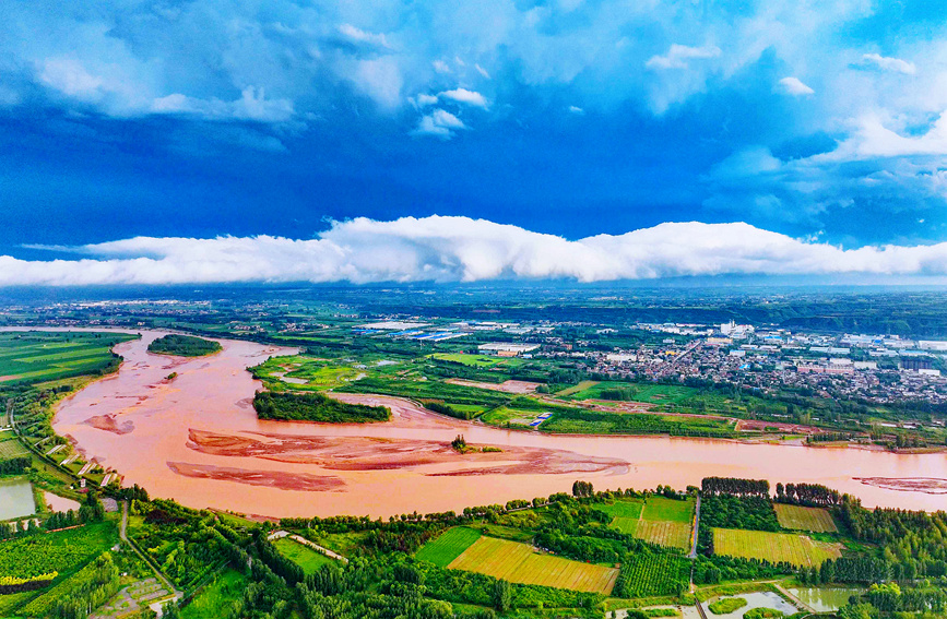 カラフルな黃河の流れ　河南省河洛