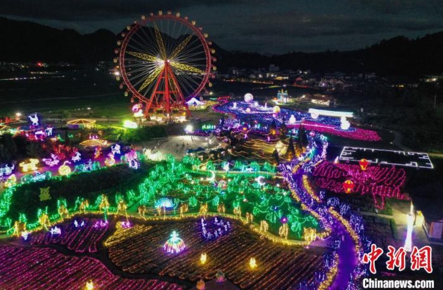 金海雪山景勝地で「ファンタジー?ライトアップショー」　貴州省貴定