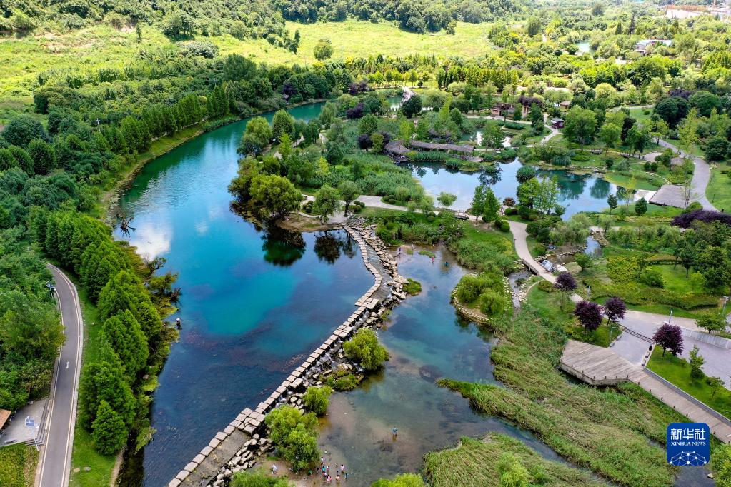 8月9日に撮影された花渓國家都市濕地公園の濕地エリア?十里河灘景勝地の様子（ドローンで撮影?劉続）。