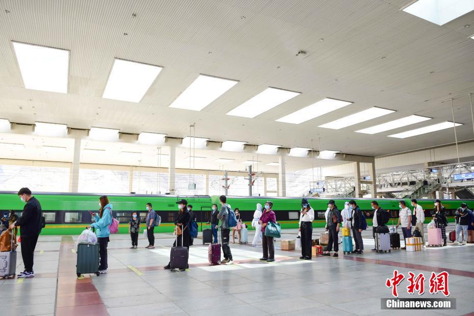 鉄道と民間航空が輸送力を全面保障　チベット