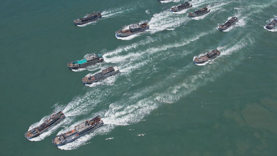 漁解禁！大海原へと一斉に出航する1萬隻の漁船　福建省