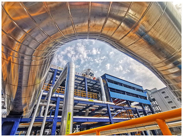 CCUSプロジェクト斉魯石化CO2回収裝置。畫(huà)像提供は取材先