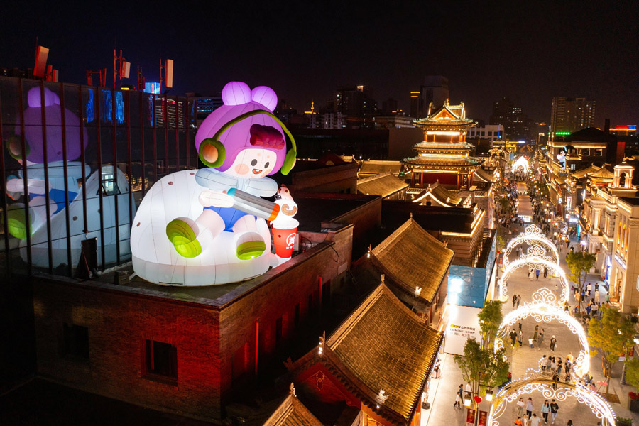 太原の鐘樓街にご當(dāng)?shù)廿悭椤哥妼殐埂沟菆?chǎng)　山西省