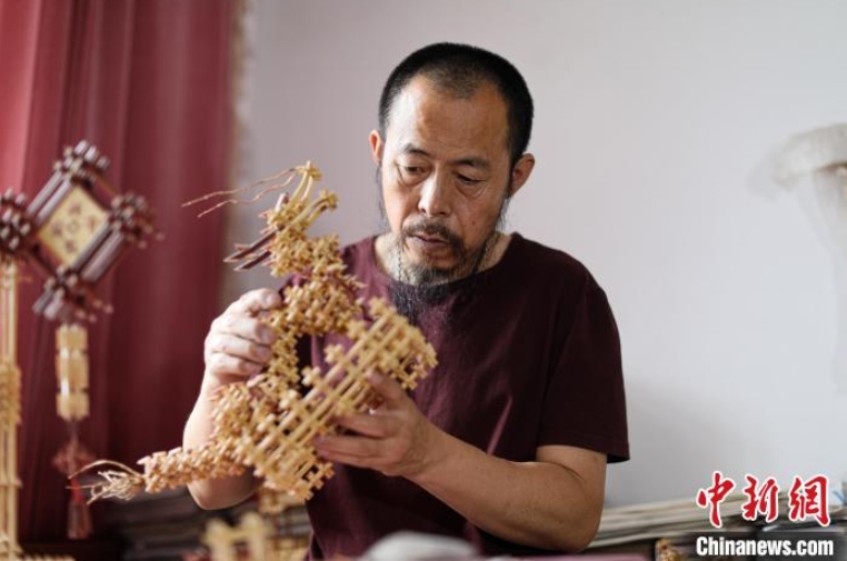 河北省級(jí)無形文化遺産指定のコーリャンの藁で作った工蕓品