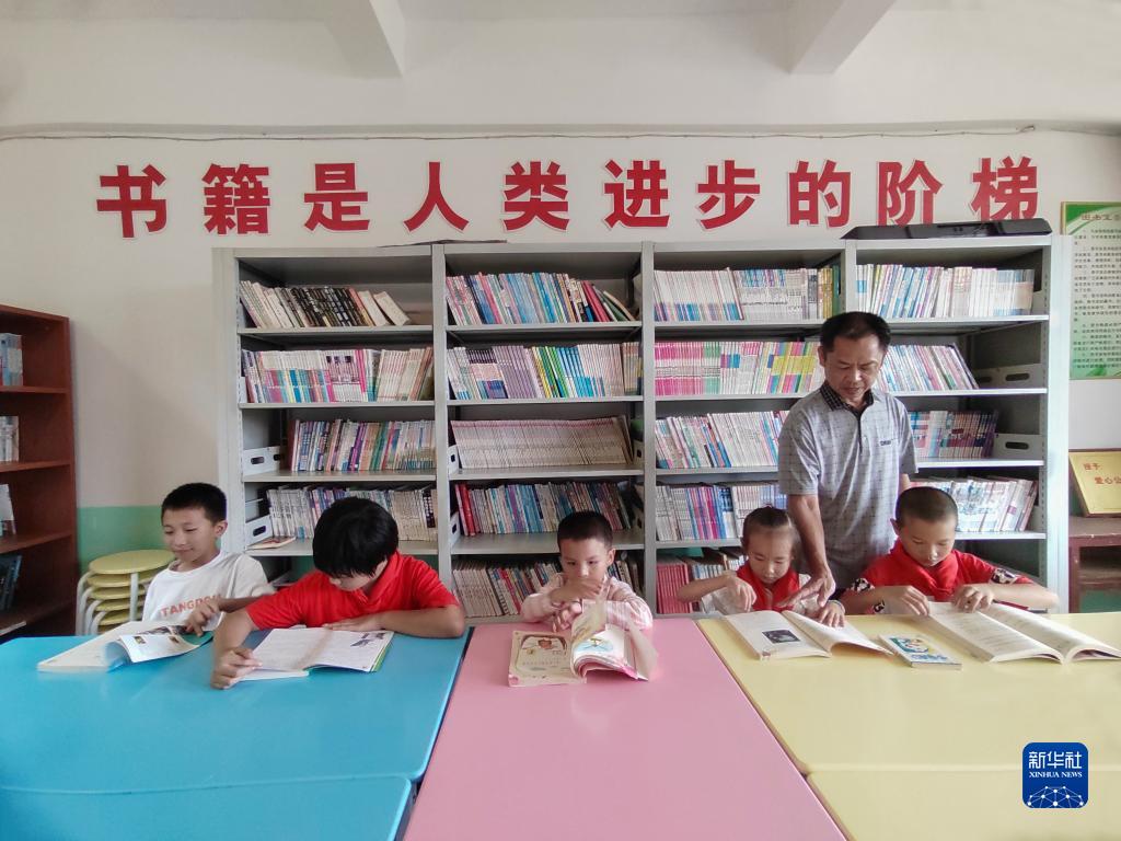 新學(xué)期を迎えた山奧の小さな小學(xué)?！「＝ㄊ?></a></td></tr><tr><td class=