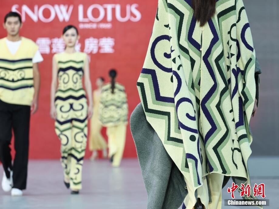 CIFTIS　首鋼園でニットウェアのファッションショー