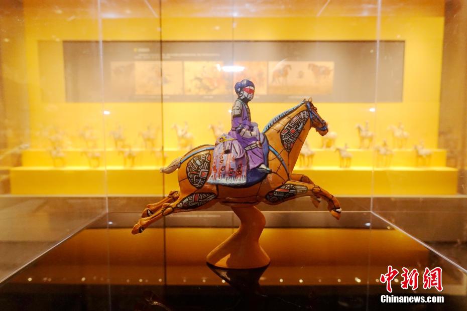 西安博物院に3D印刷のサイバーパンク風(fēng)「唐三彩」登場！　陝西省