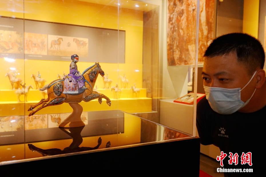 西安博物院に3D印刷のサイバーパンク風(fēng)「唐三彩」登場(chǎng)！　陝西省