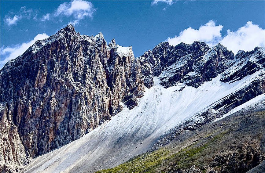烏孫古道に輝く「高原の翡翠」天堂湖　新疆