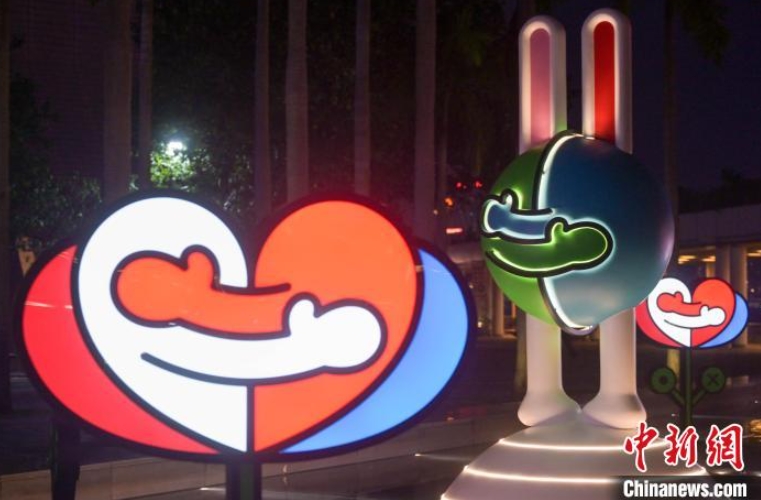 香港文化センターの広場に「中秋節(jié)」祝うインスタレーションアート設(shè)置