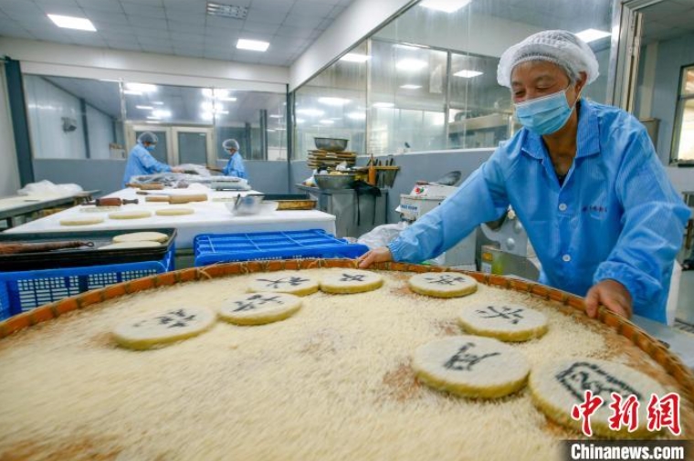 中秋節(jié)を前に「徽州月餅」の香り漂う　安徽省黃山市