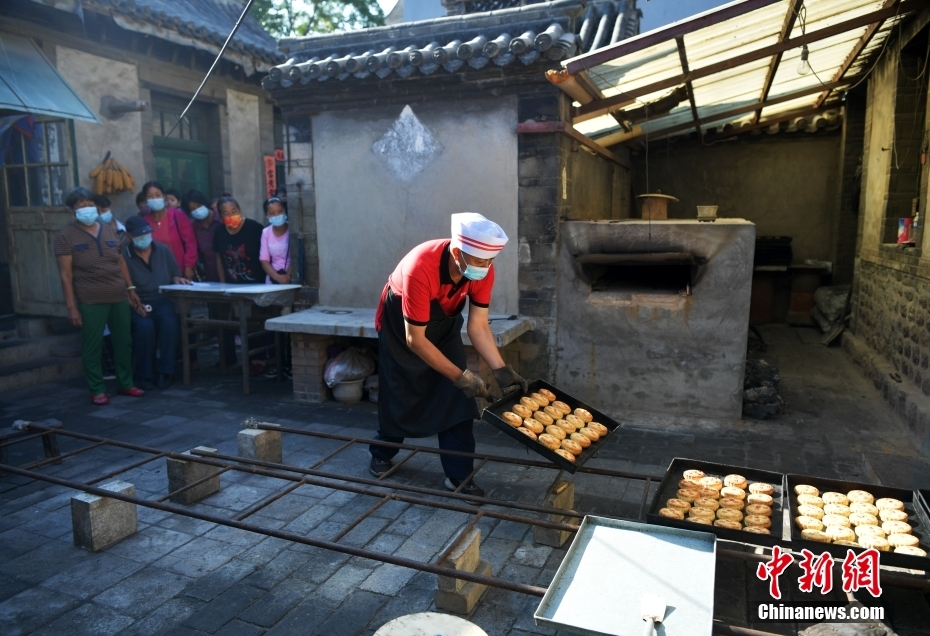 伝統(tǒng)の村に漂う手作り月餅の香り　河北省
