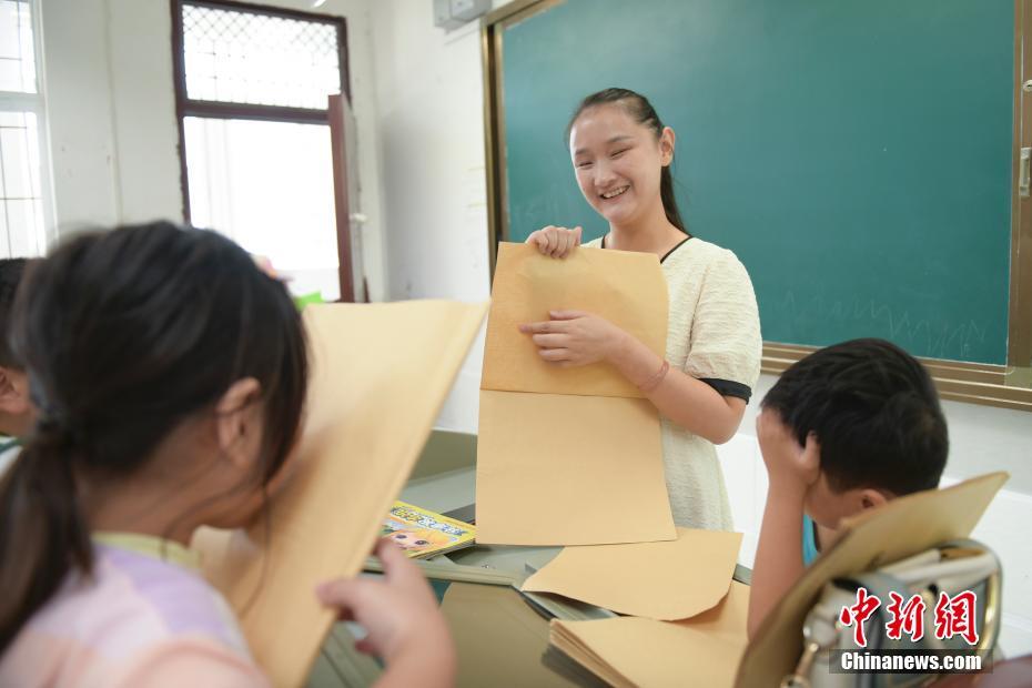 「學(xué)ぶことで人生に輝きを」盲目の聲楽教師?張晨さん