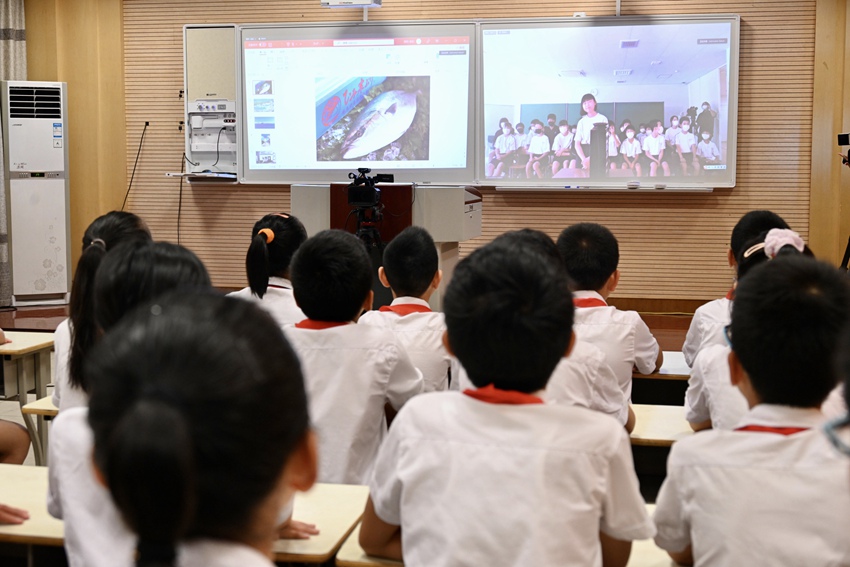 寧波市寧海県と富山県氷見(jiàn)市の小學(xué)生がオンライン交流