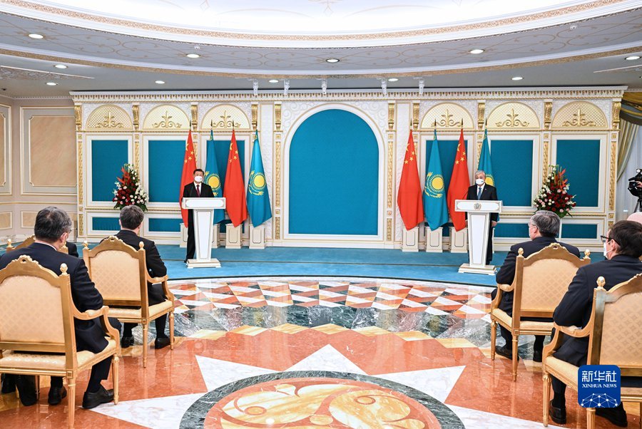 習近平國家主席がカザフスタンで「金鷹勲章」を受章